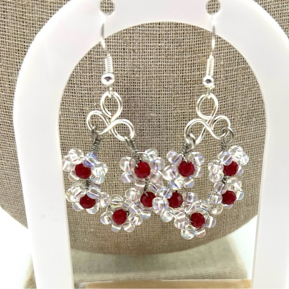 Elegant iridescent and Red Beaded silver plated wire handmade earrings. New - Picture 1 of 6